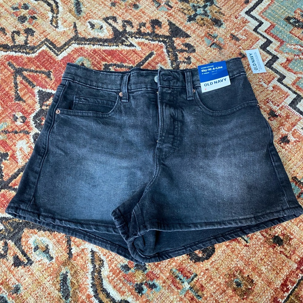 NWT Old Navy women’s high rise black jean shorts size 8